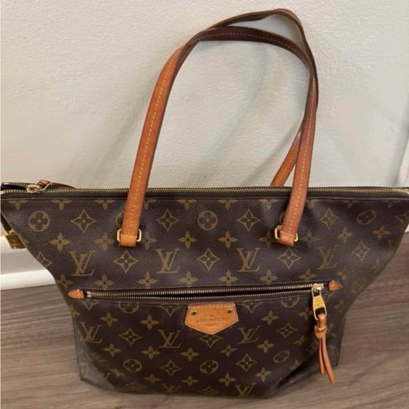 Louis Vuitton Handbags - Louis Vuitton Monogram Canvas Tote with Tan Leather Trim Iena MM